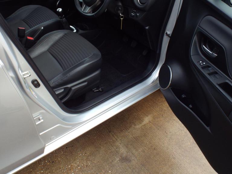  Toyota Yaris 1.33 Dual VVT-i Excel Euro 5 5dr Euro 5 Petrol Manual