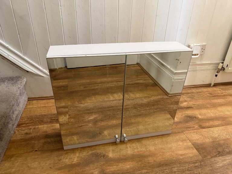 Mirrored wall cabinet