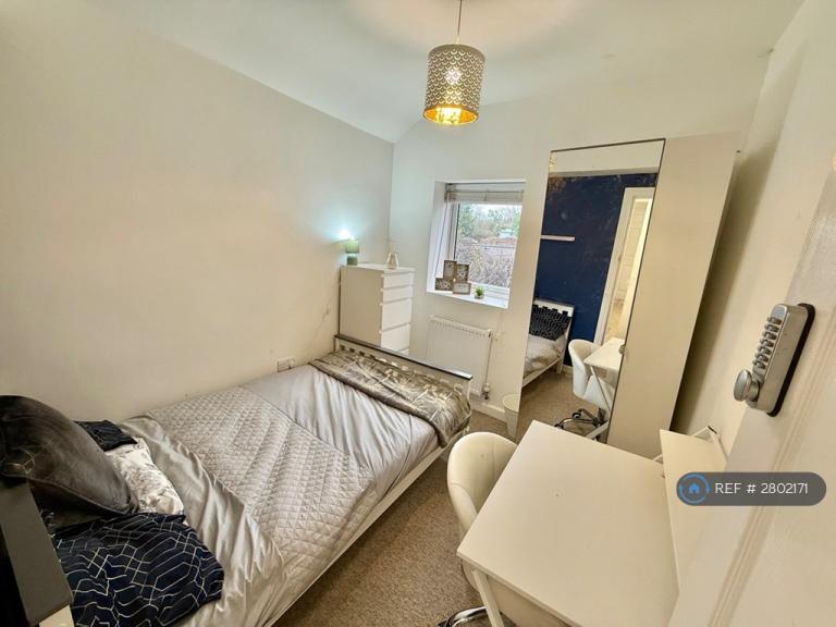 1 bedroom in Oakdene Avenue, Bristol, BS5 (#2802171)