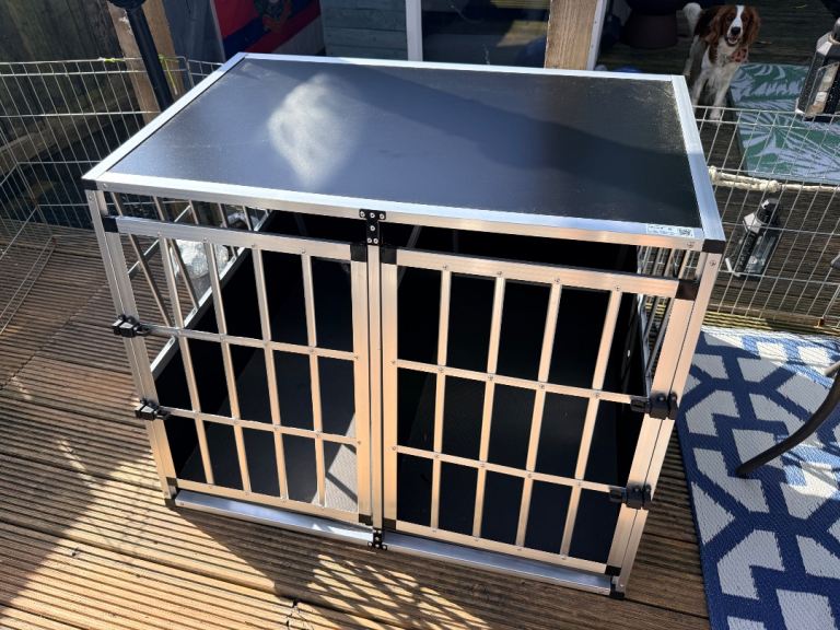Double dog crate brand new