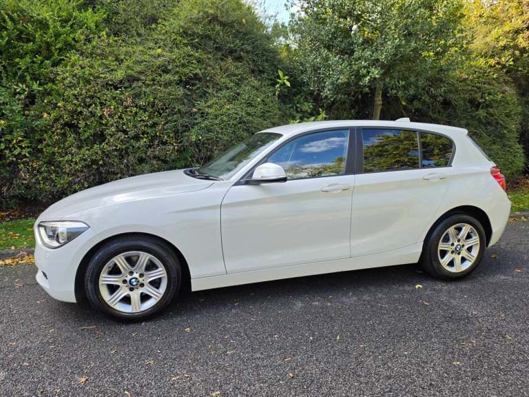 BMW 1 SERIES 116i SPORT AUTOMATIC - 5 DOOR -  WHITE - 2013 *LOW MILES*