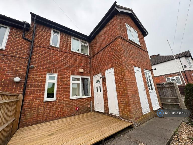 1 bedroom flat in Dashwood Avenue, High Wycombe, HP12 (1 bed) (#2987893)