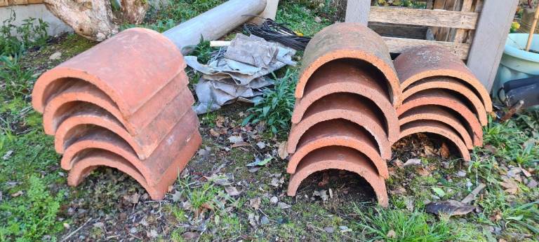 Rosemary Clay Roof Tiles – Good Condition