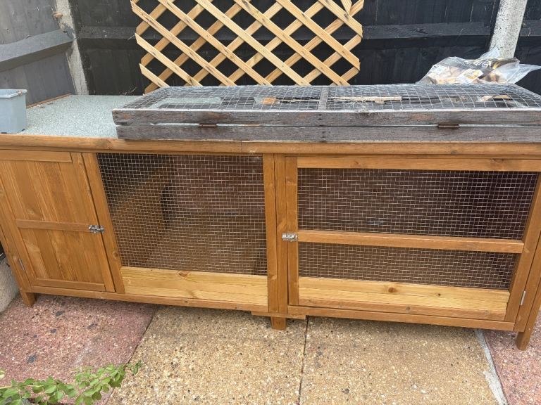 Rabbit hutch 