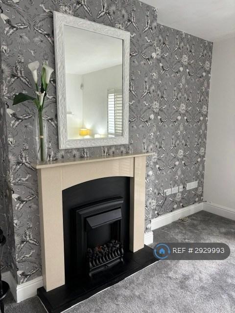 2 bedroom flat in Kenilworth Road, Balsall Common, Coventry, CV7 (2 bed) (#2929993)