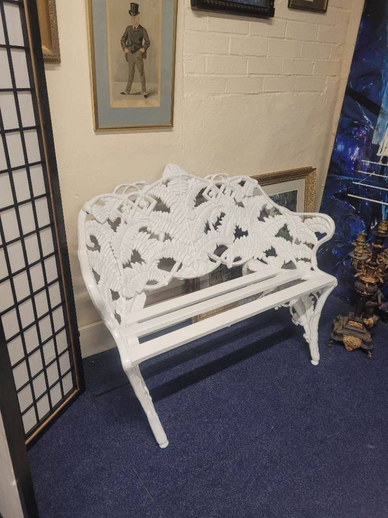 Stunning vintage 2 seater cast iron garden bench   