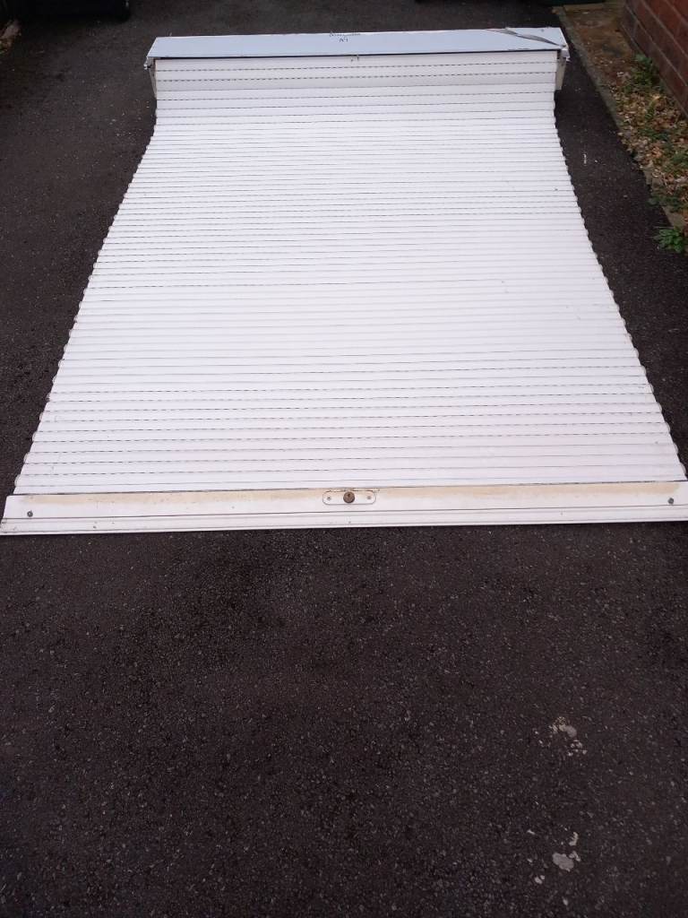 £5 Continental shutter for patio door with side rails and lid.
