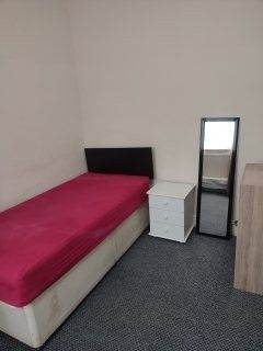 Single room for SINGLE PERSON  in cv6 5bb