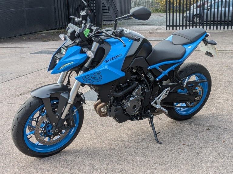 SUZUKI GSX-8S - 2023 23 - LOW MILES - NAKED ROADSTER