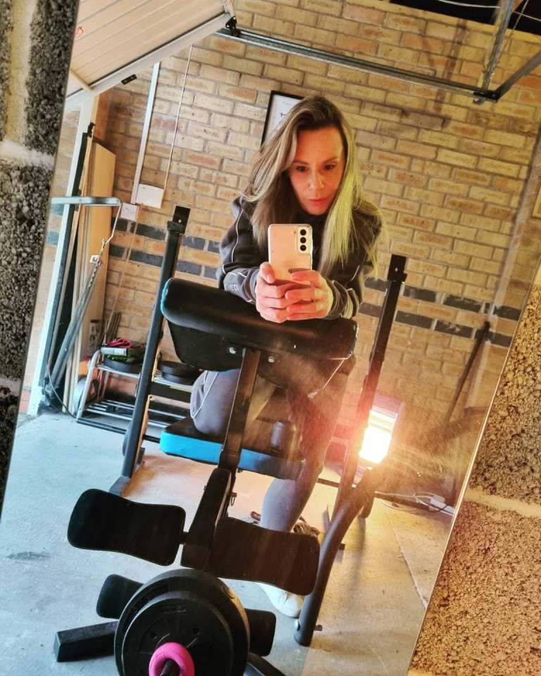 Weight bench and weights