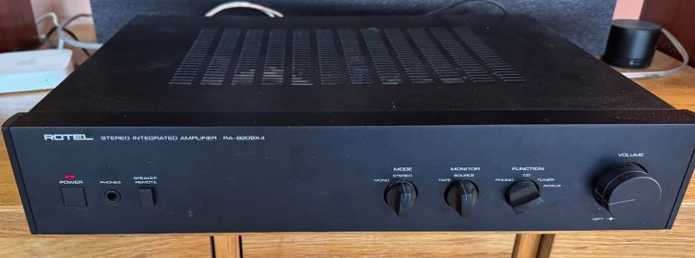 Rotel RA-820BX4 integrated hifi amplifier ideal for vinyl