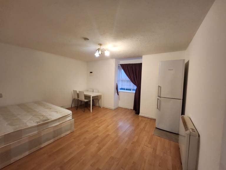 1 Bedroom Ground Floor Flat To Let  Conifer Court, Bluebell Way, Ilford, IG1 2GZ