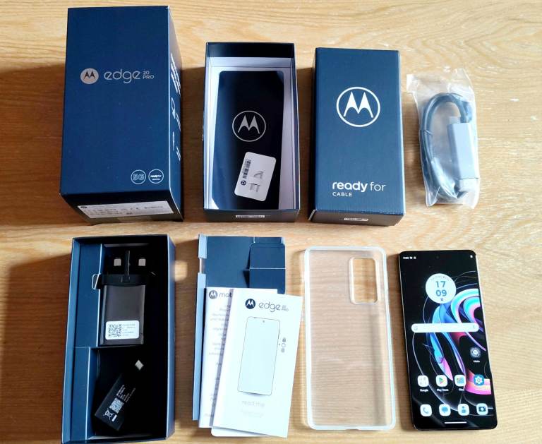 Motorola Edge 20 Pro mobile phone unlocked & boxed with charger and accessories