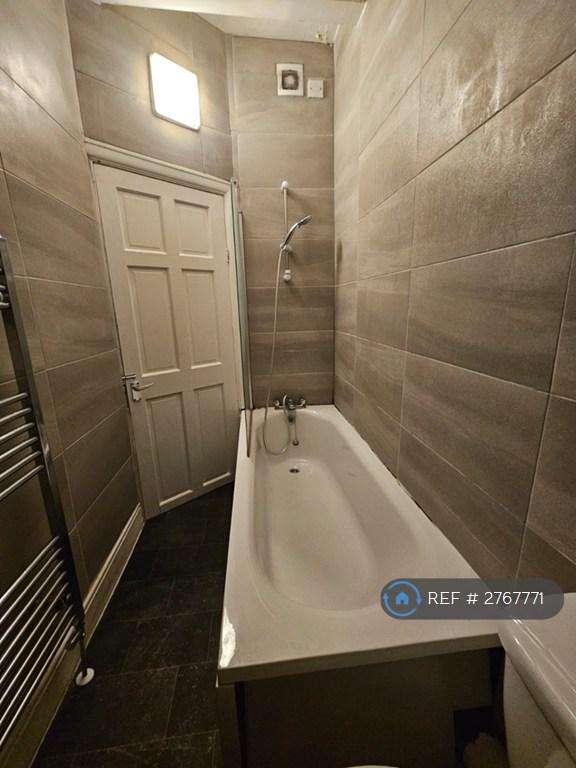 3 bedroom house in Salisbury Drive, Prestwich, Manchester, M25 (3 bed) (#2767771)