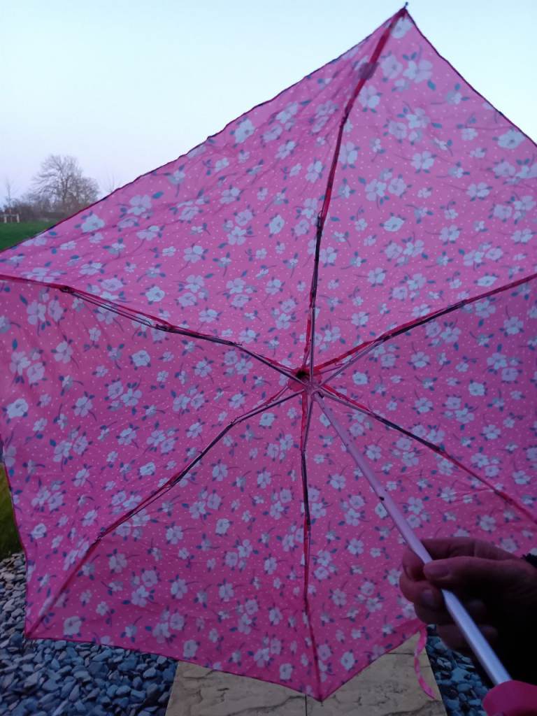 Pink umbrella very good condition 