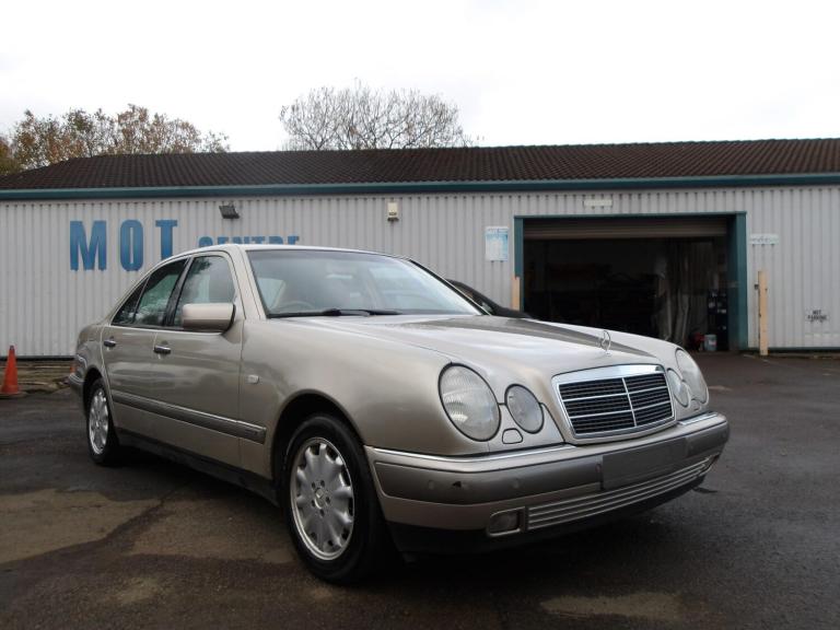 1998 Mercedes-Benz E Class E320 V6 Elegance 4dr Auto [5] SALOON PETROL Automatic