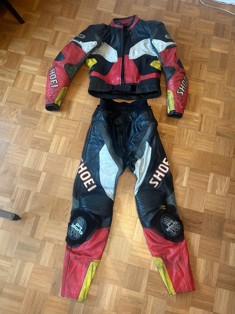 Shoei Men's two-piece leathers, size 50.