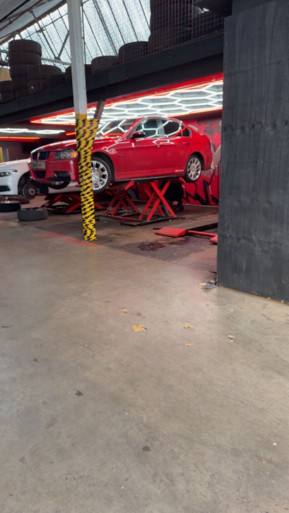 BMW, 3 SERIES, Saloon, 2007, Manual, 1995 (cc), 4 doors