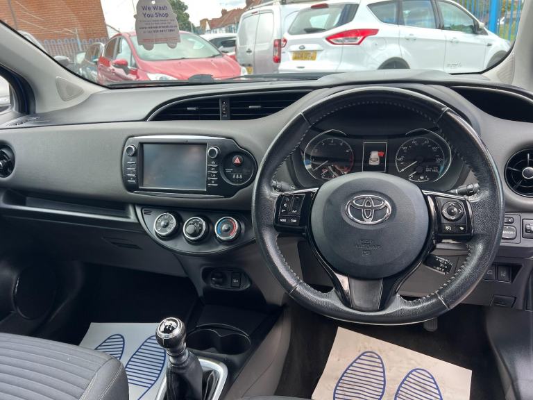 2017 Toyota Yaris 1.5 VVT-i Icon Tech Euro 6 5dr HATCHBACK Petrol Manual