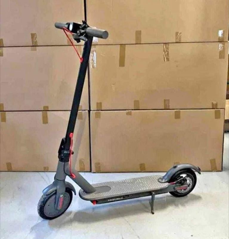 Aovopro Electric Scooter with 35KM Range – New