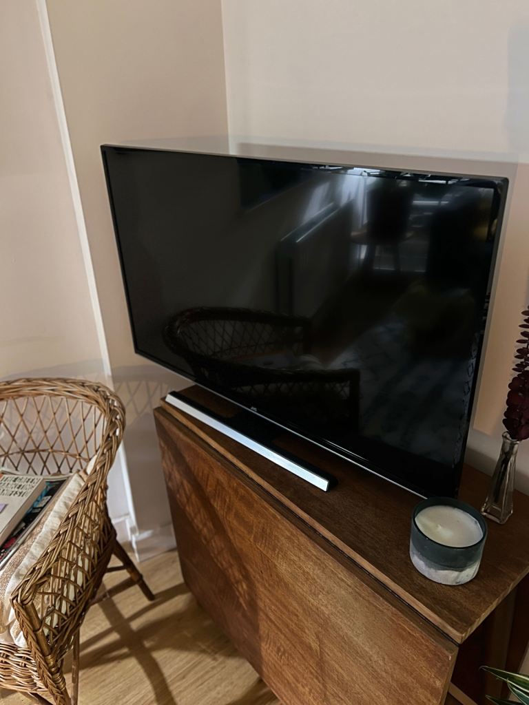 JVC 40” Flat Screen Smart TV - Fully Working