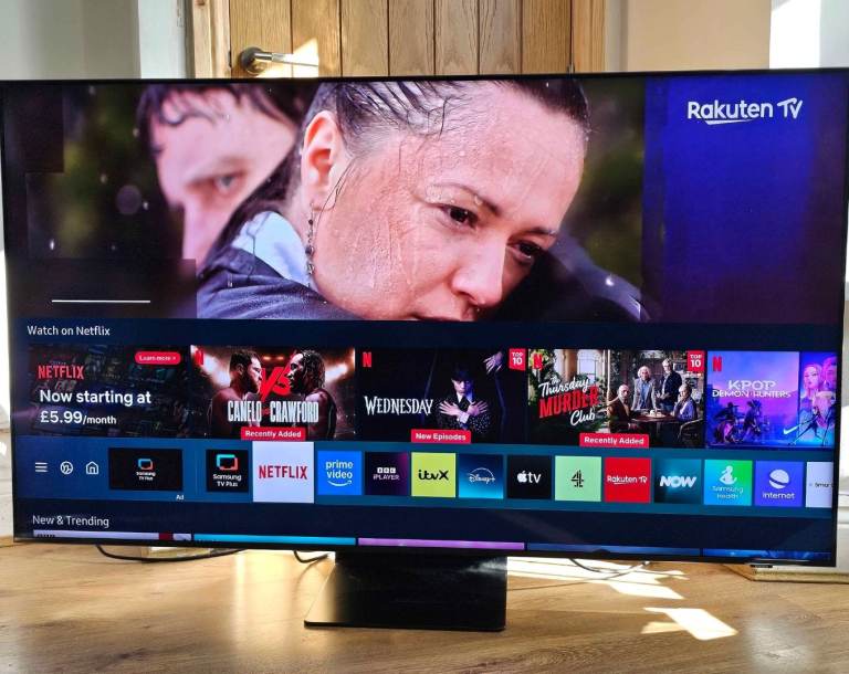 QLED Samsung 55 Inch Frameless 4K 120Hz Smart TV, 2.1 Hdmi Ports, Latest Apps,
