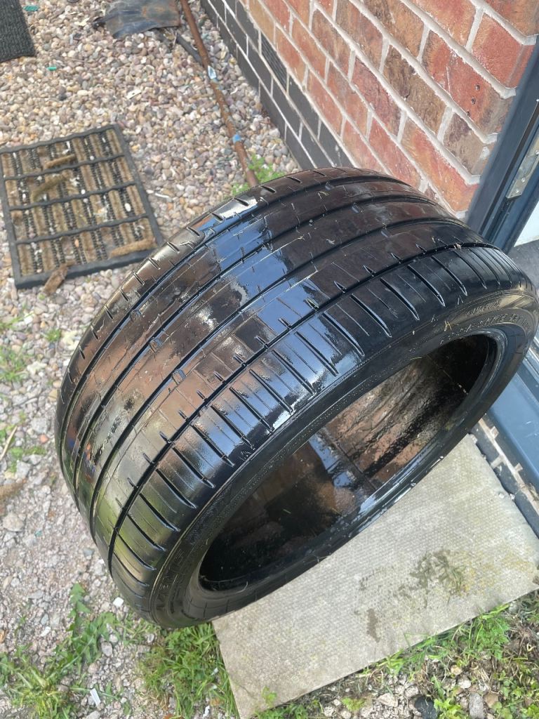 Falken Run flat tyre 255/35/19 96Y