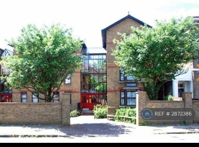 1 bedroom flat in Eliot Park, London, SE13 (1 bed) (#2872386)