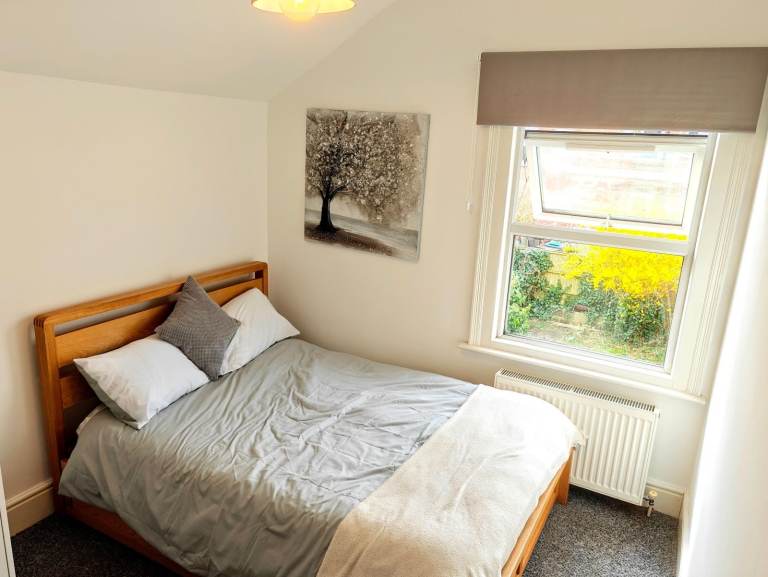 En-suite double room to rent near Reading West