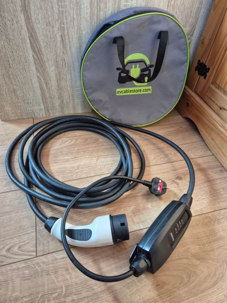 Duosida Portable EV Charger - Type 2 - UK 3 Pin Plug - 8metres and Bag