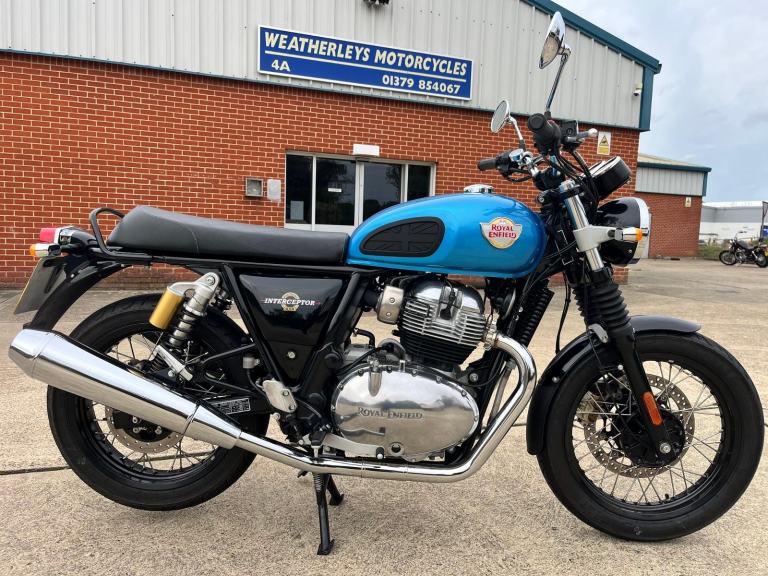 Royal Enfield INTERCEPTOR 650 E5 IDEAL OLDER STYLE MOTORCYCLE TO TOUR A ROUND ON