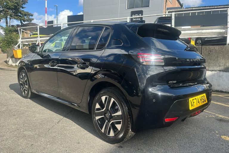  Peugeot 208 1.2 Puretech Allure Hatchback 5dr Petrol Manual Euro 6 s/s 100 Ps