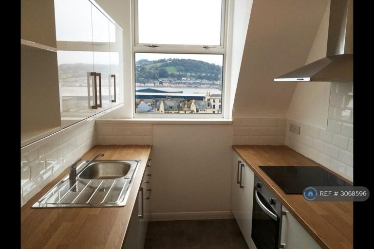 1 bedroom flat in Bitton Park Road, Teignmouth, TQ14 (1 bed) (#3068596)