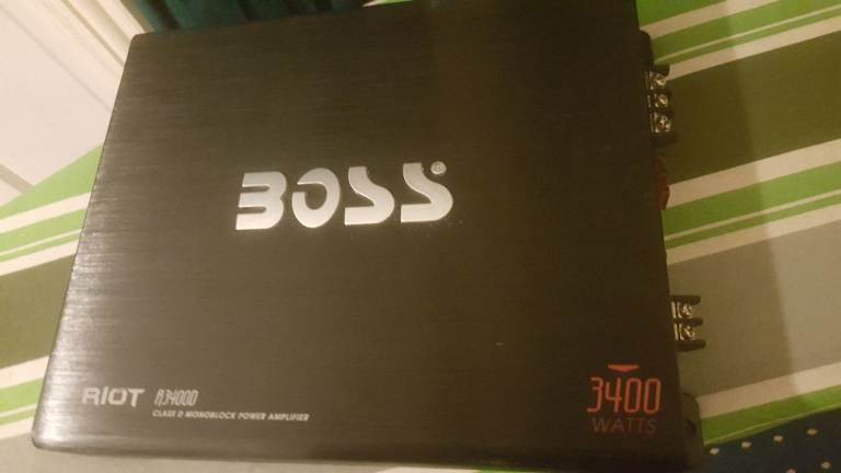 BOSS Riot R3400D 3400W Monoblock Power Amplifier - Good Condition
