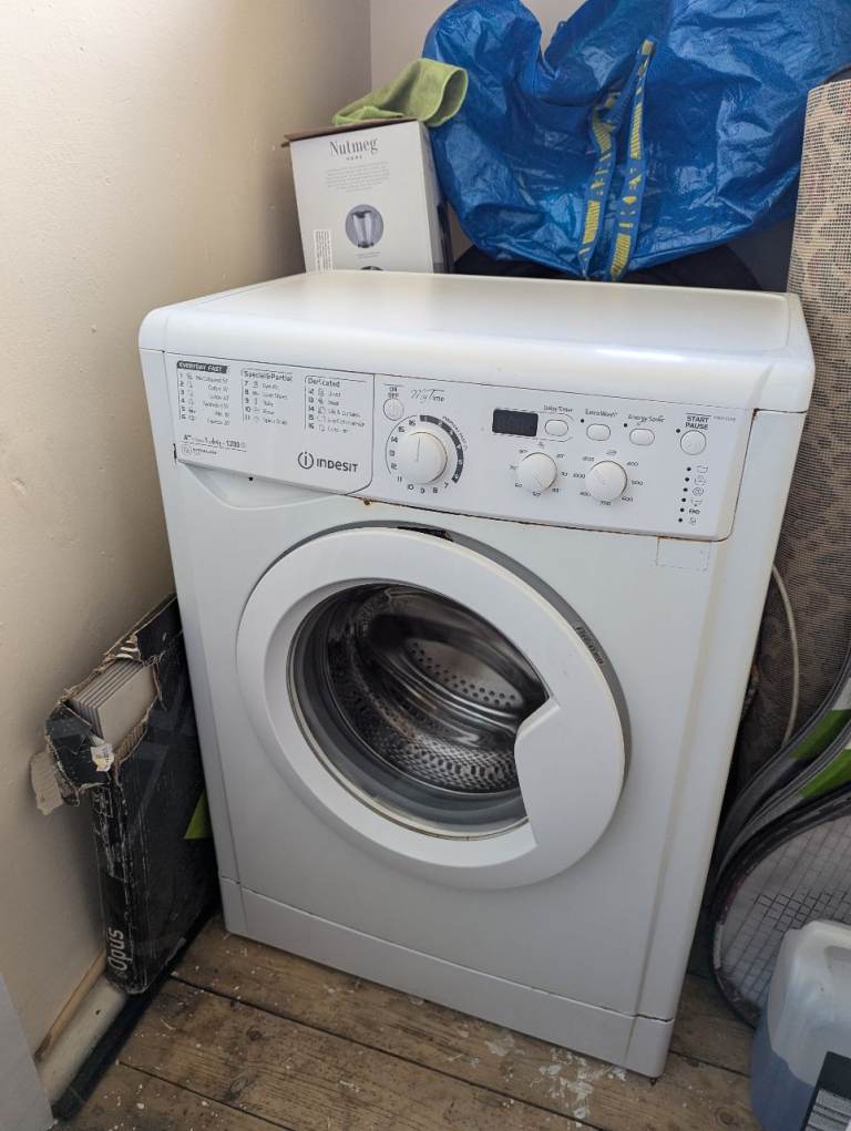 Washing mashine indesit EWSD61252