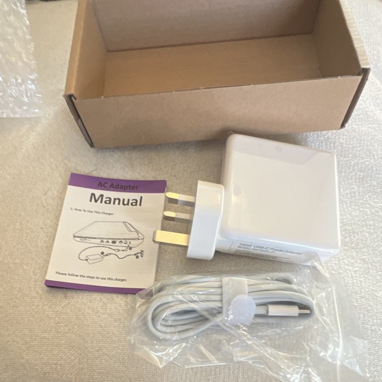 100W USB-C Fast Charge AC/DC Adapter UK Plug SM100CL-01 1m USB-C Cable White