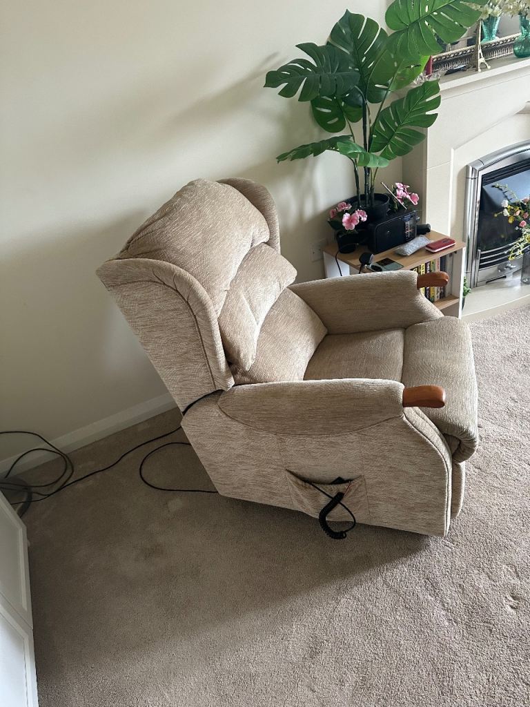 Recliner chair 