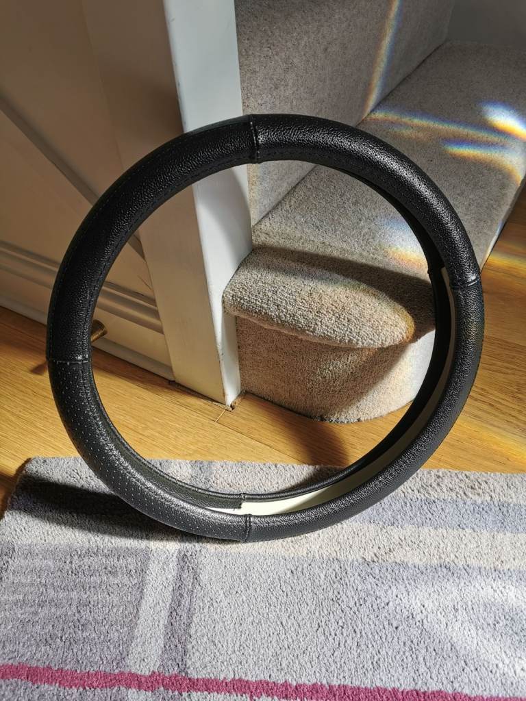 Steering wheel cover