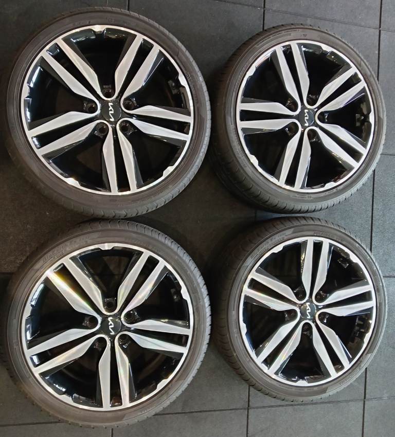 18 inch alloy wheels and tyres, excellent condition