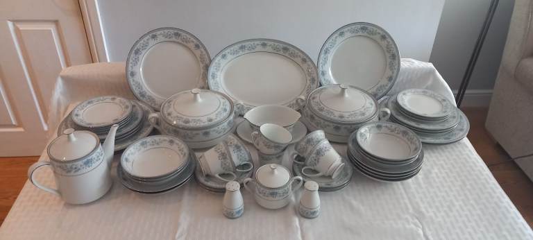 Noritake Blue Hill  2482 51 piece set
