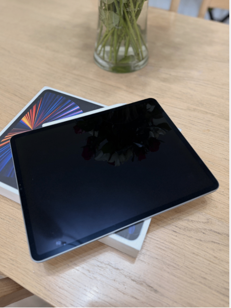 Apple iPad Pro 12.9" 5th Gen 128GB – WiFi + Cellular – Mint - silver