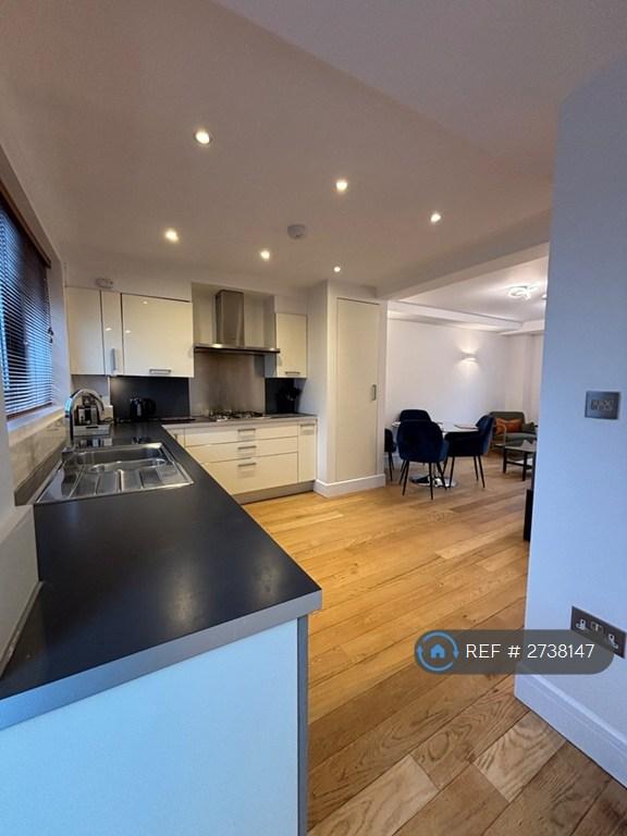 3 bedroom flat in Drummond Street, London, NW1 (3 bed) (#2738147)