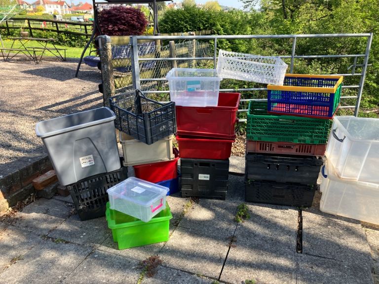 LOT OF 20 + PLASTIC  STORAGE BOXES IDEAL MOVING  HOUSE GARAGE- LOFT  STORAGE 