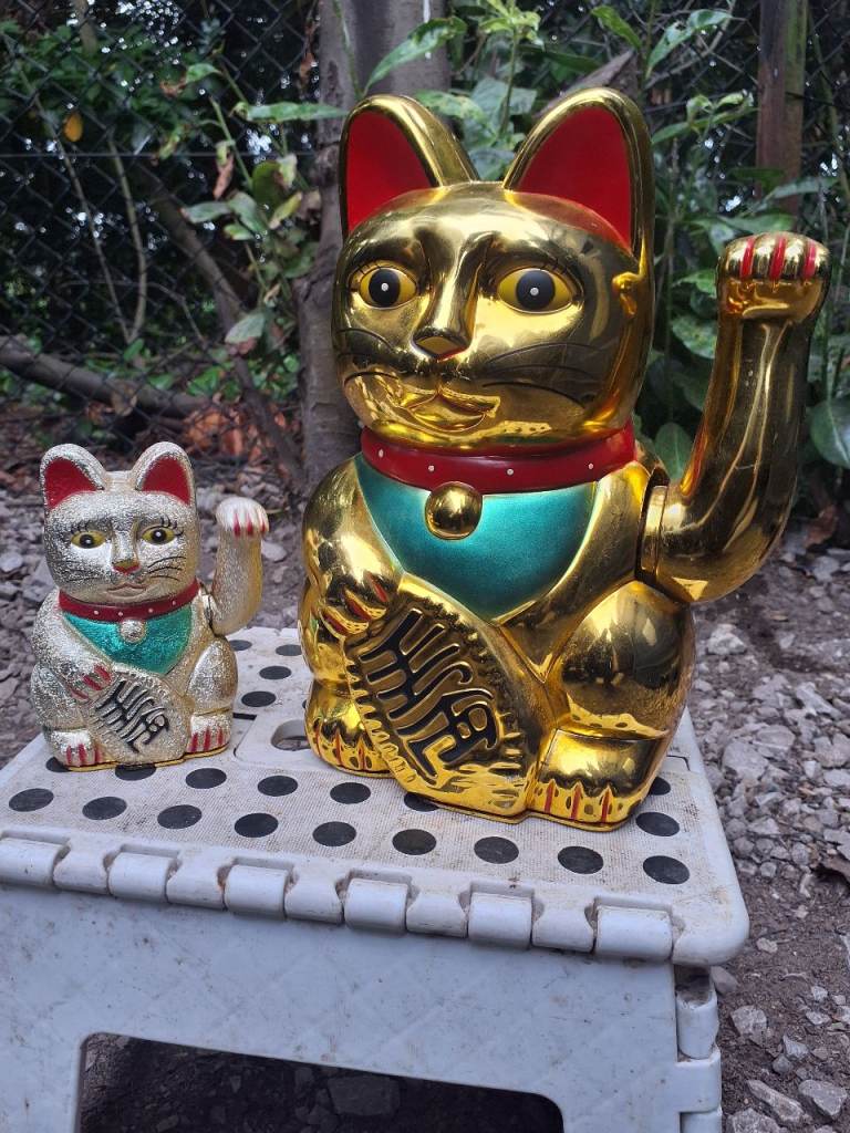 Waving lucky cats x 2 gold