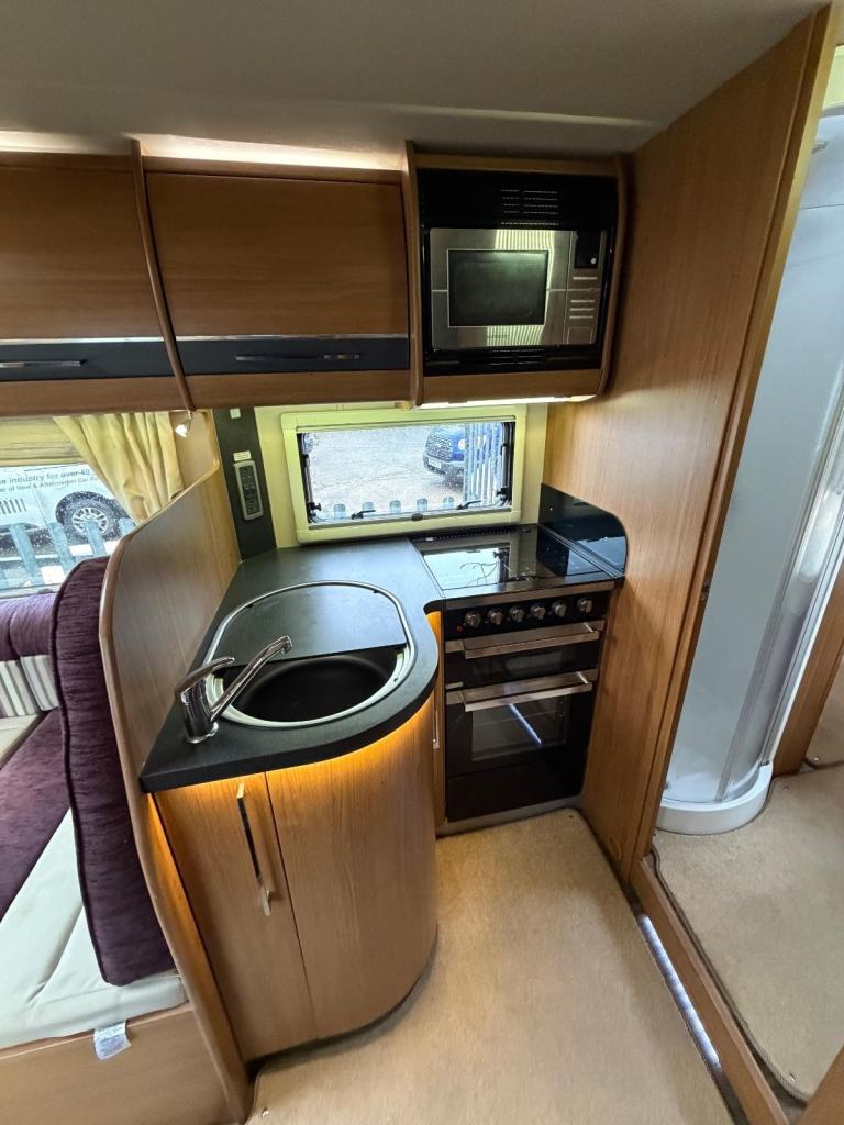 Auto Trail Frontier Delaware 4 berth 2013 **AUTO**GREAT CONDITION**