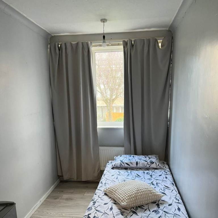 🪄🌸Single Room in Prime East London location, E1 | Only 5 minutes to Liverpool Street!