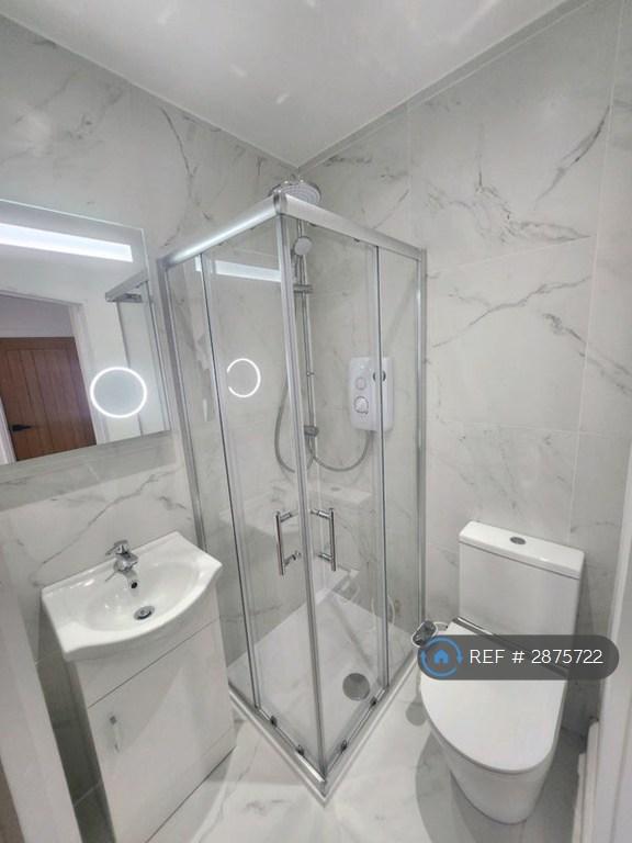 Studio flat in Eyhurst Close, London, NW2 (#2875722)