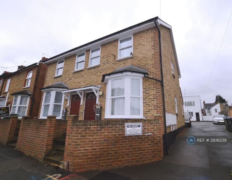 1 bedroom flat in Holywell Road, Watford, WD18 (1 bed) (#2936239)