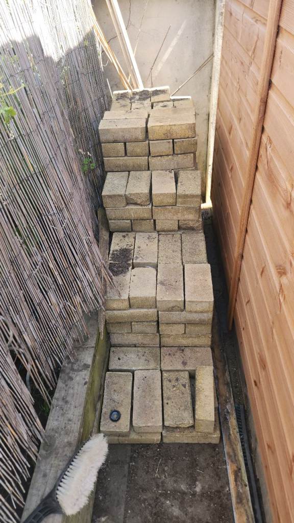 Free mono bricks