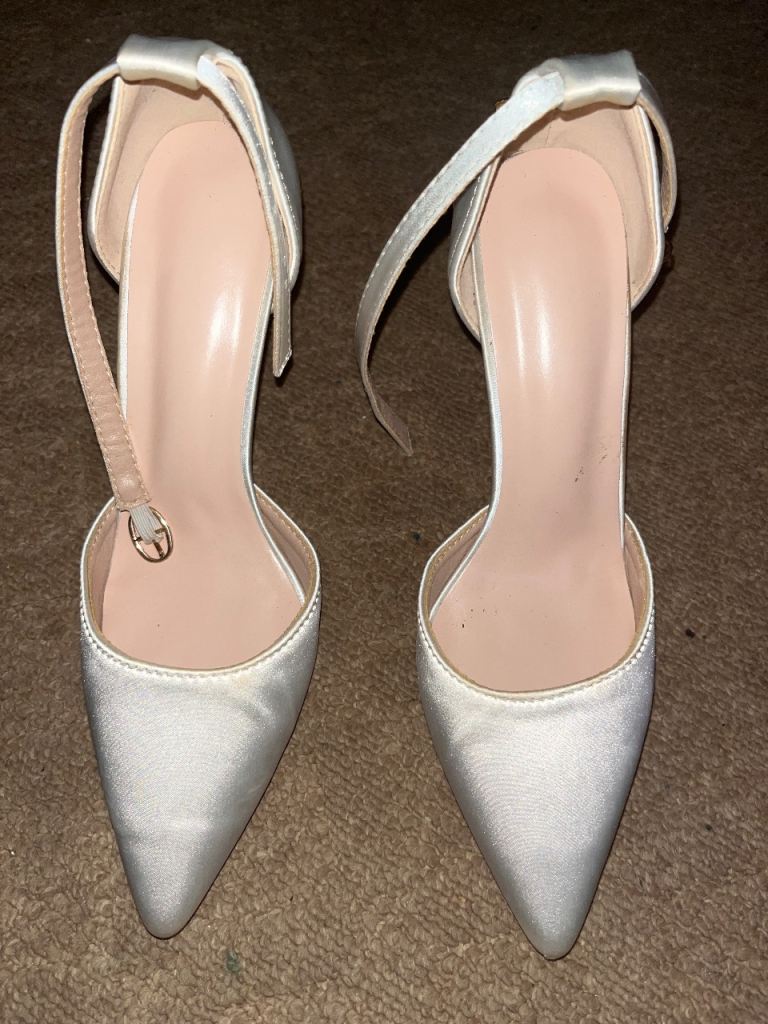 Detailed bridal shoes 
